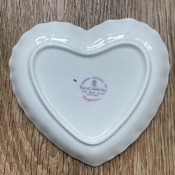 Vintage ADDERLEY ENGLISH BONE CHINA HEART SHAPED TRINKET DISH FLORAL Gold Trim - Picture 2 of 4